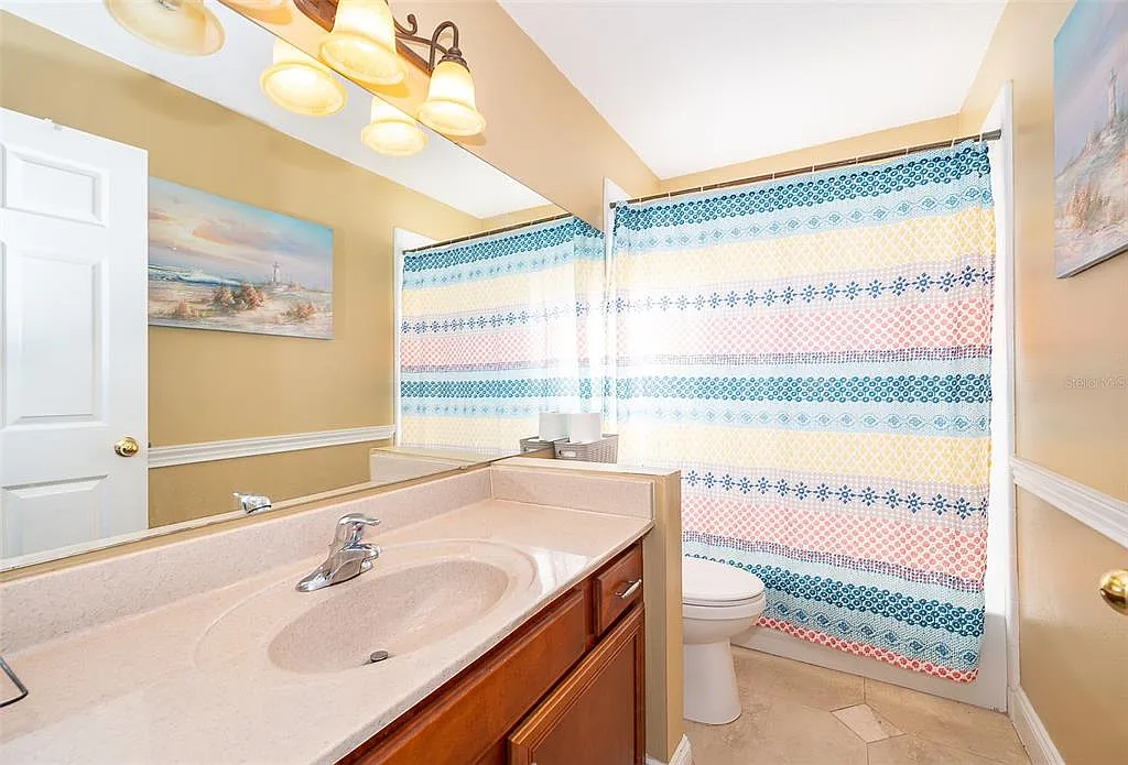 4 bed, 2.0 bath, 2056 sqft, $2,700 — Photo 4