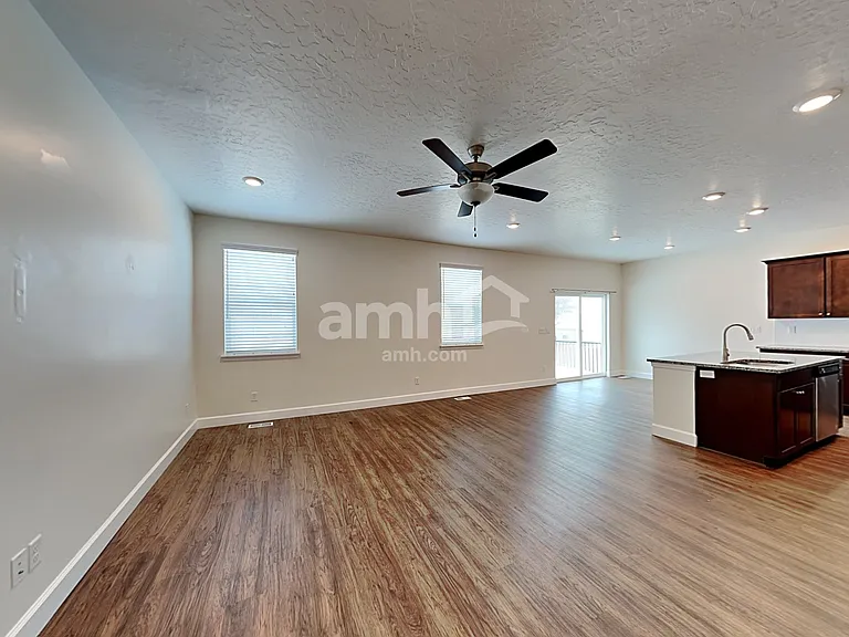 3028 E North Village Dr — Photo 7