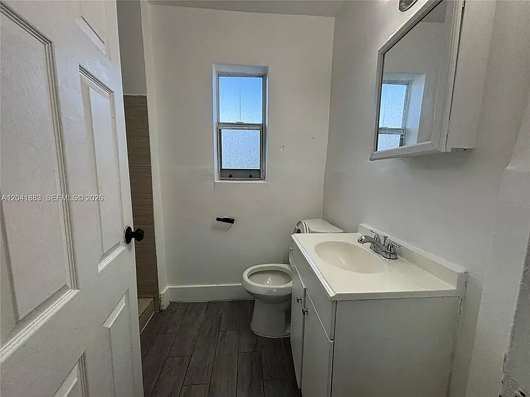 1843 Dewey St #114 — Photo 5