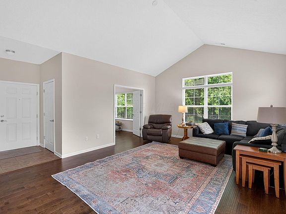 5th image of 103 Colonial Woods Dr
