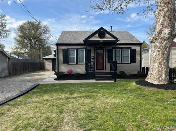 3404 Oak Dr, Alton, IL 62002