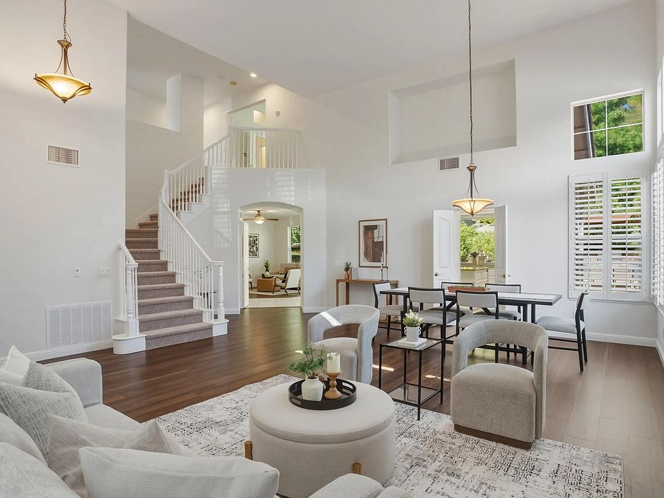 1st image of 3335 Avenida Nieve