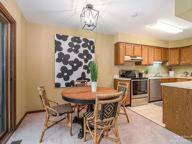 492 Park Pl — Photo 7
