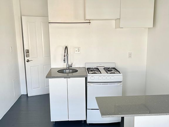 3rd image of 1639 Cabrillo Ave #306