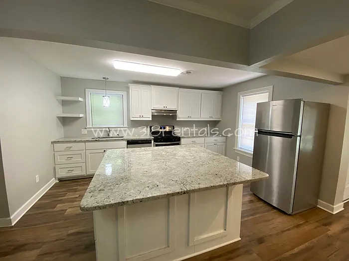186 Charles Ave — Photo 5
