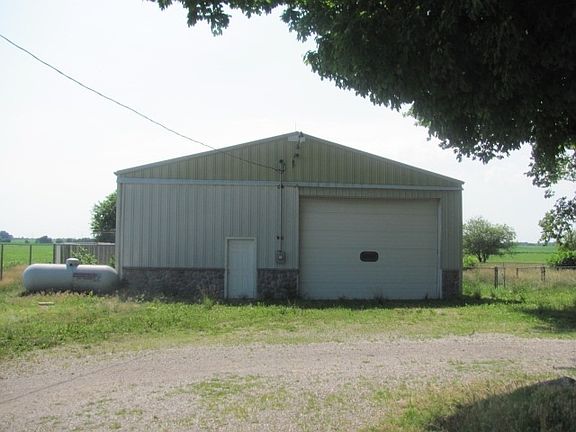 3rd image of 2466 N Us Highway 41