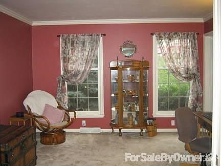Computer Room - Main Level : 12 x 13 with wall to wall carpeting and crown moulding.
