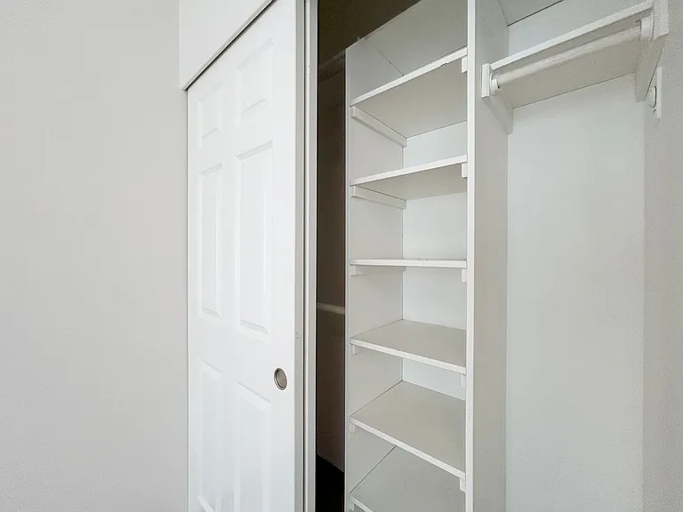Ludlow Apartments — Photo 16