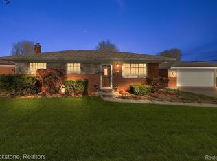 30108 Iroquois Dr, Warren, MI 48088
