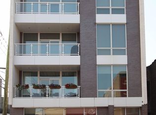2015 W Armitage Ave, Chicago, IL 60647