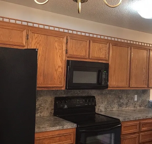 1102 Creek St — Photo 3
