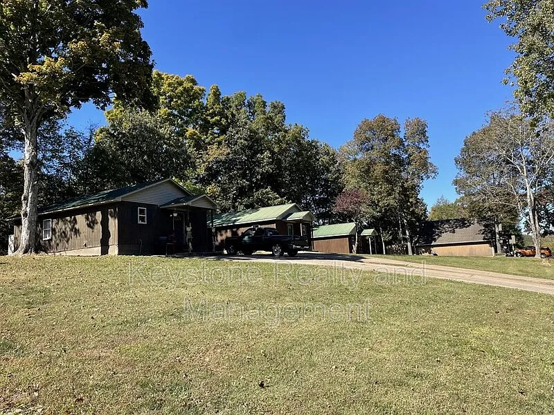2 bed, 1.0 bath, 768 sqft, $900 — Photo 1