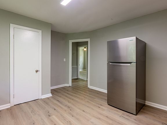 3rd image of 225 Vreeland St #1