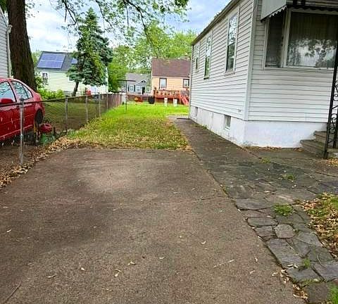 4th image of 83 Wise Ave