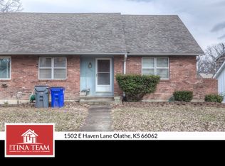 1502 E Haven Ln, Olathe, KS 66062