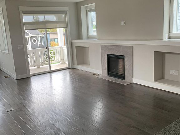 4th image of 885 224th Pl NE