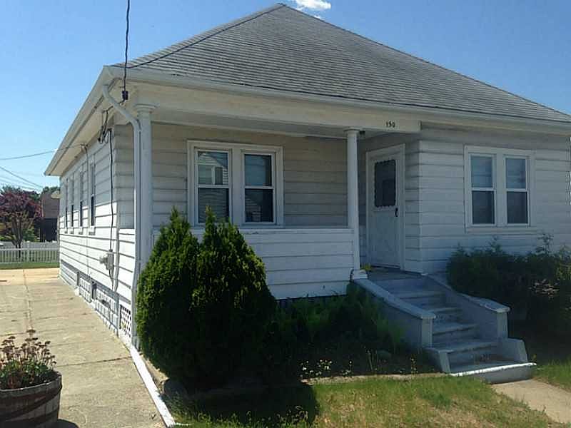 1st image of 150 Bracken St