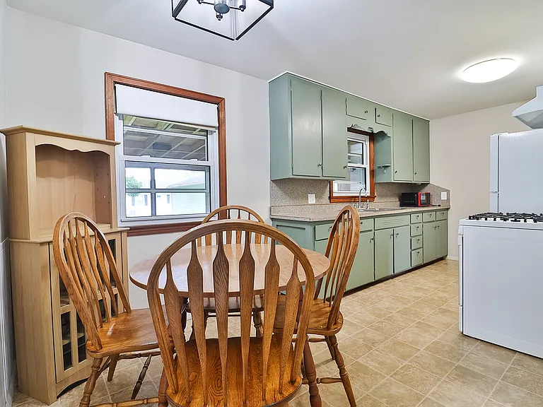 1930 Sara Lee Ave — Photo 14