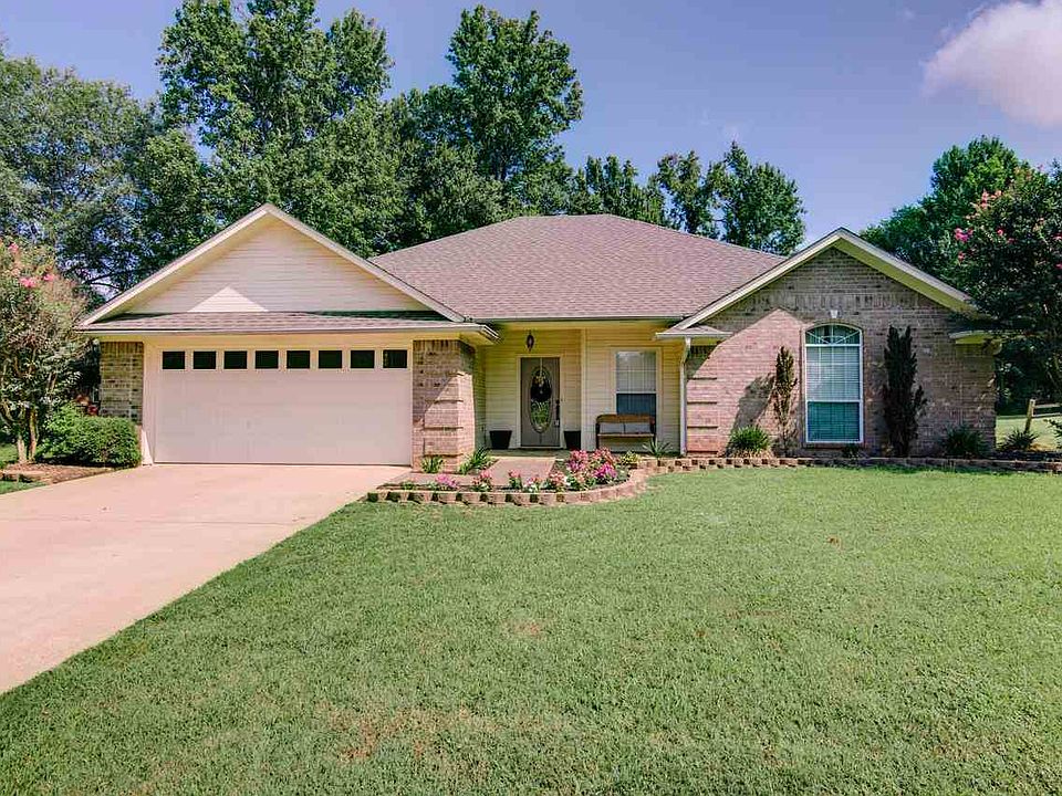 1st image of 16 White Oak Ln