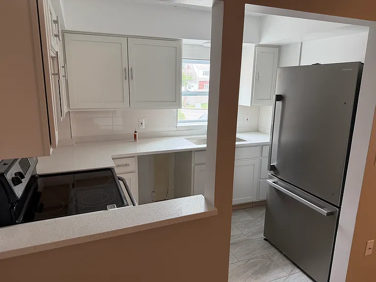 900 Forest Ave — Photo 5