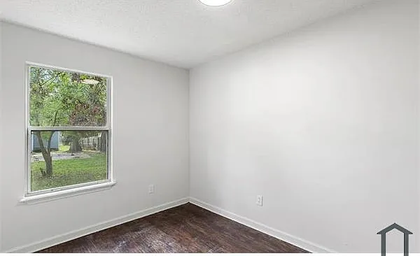 2100 Brooklyn Rd — Photo 14