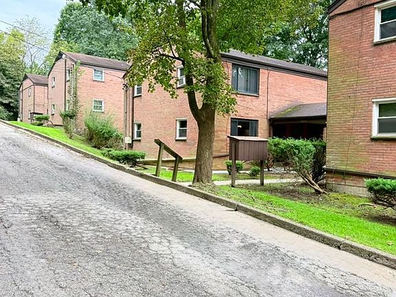 2nd image of 3447-3453 Evergreen Rd #12