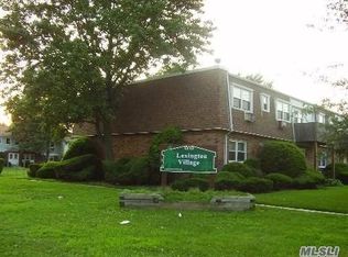 7C Hemlock Dr, Bay Shore, NY 11706