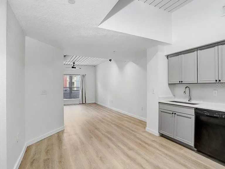 2440 W Horatio St #1012 — Photo 9