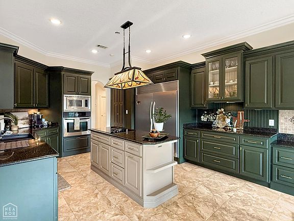 5th image of 4305 Woodcrest Dr