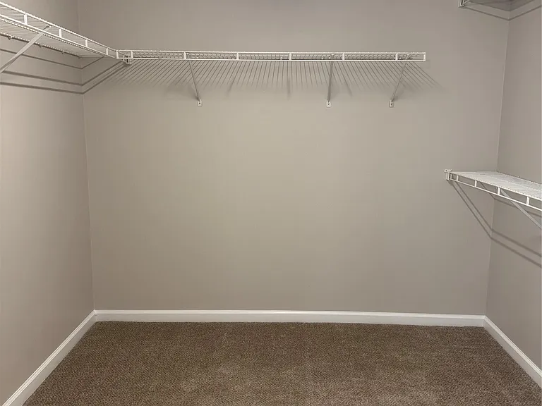 1136 Hallwood Ln — Photo 16