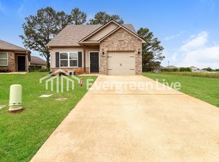 12424 Waterbury Dr, Moundville, AL 35474