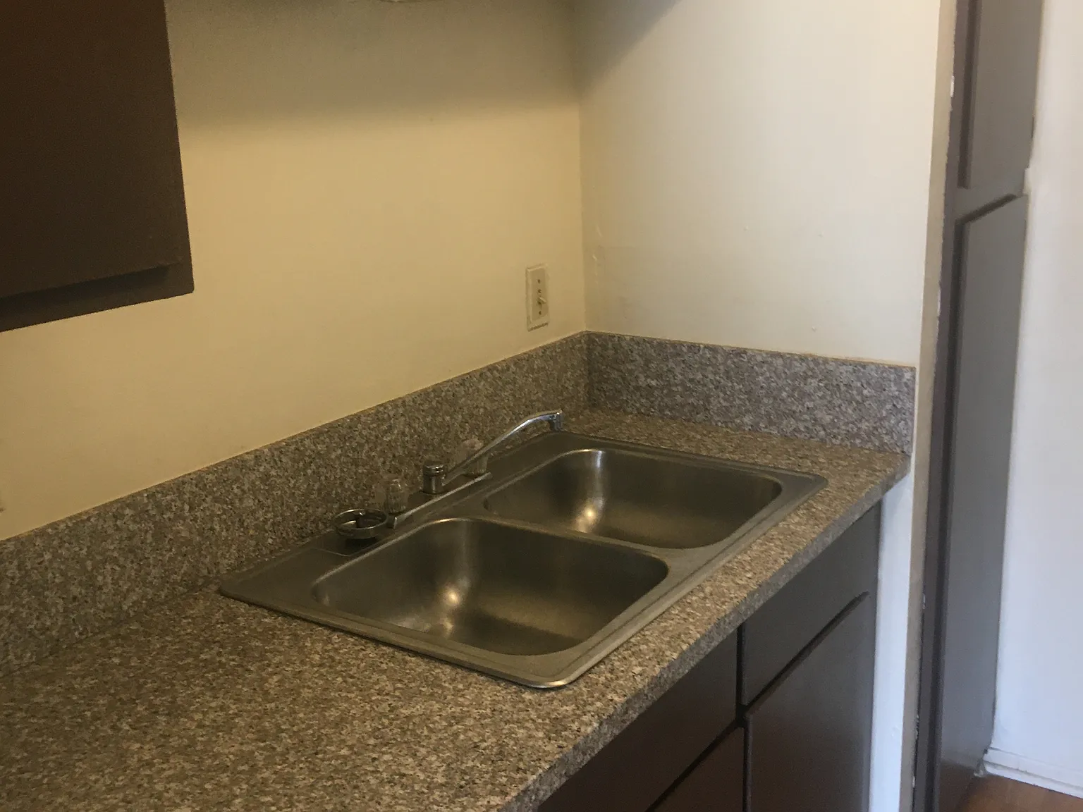 Hampshire Apartments — Photo 2