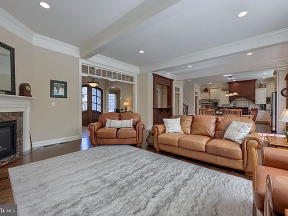 4th image of 348 Spring Haven Dr