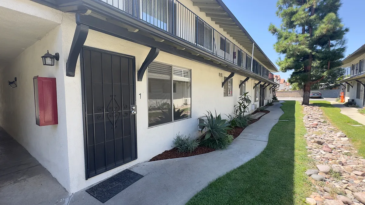 Building Photo - 5565 Santa Anita Ave