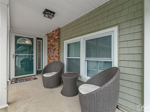 3rd image of 935 Kearney Dr