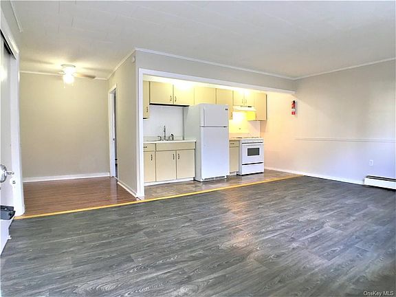 3rd image of 14 Eckelman Dr APT 2
