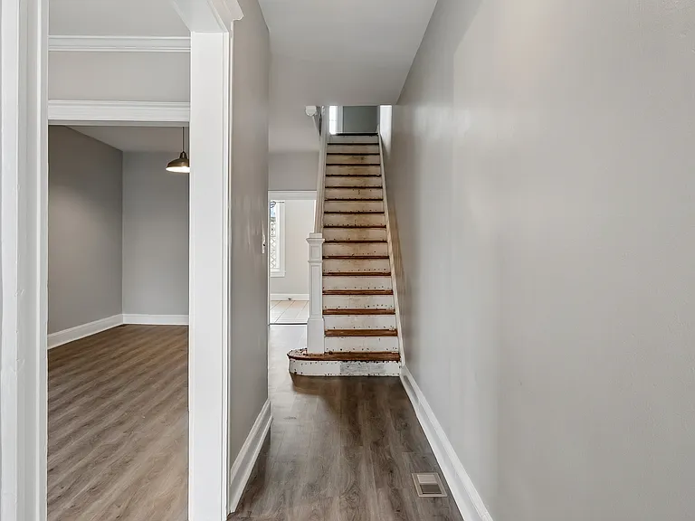 4041 Falls Rd — Photo 9