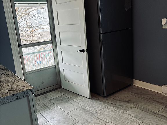 3rd image of 27 Rees St #27