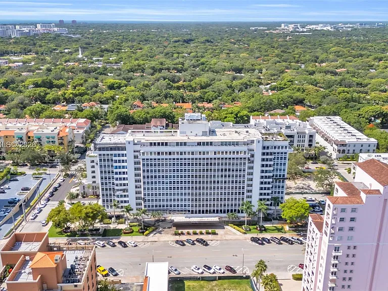 700 Biltmore Way #918 — Photo 16