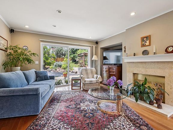 4th image of 807 Reichert Avenue