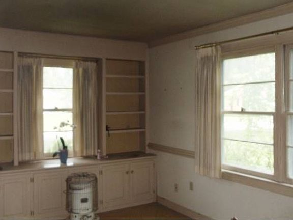 family room w/built-ins