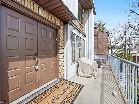 2nd image of 900 Valley Rd #E3