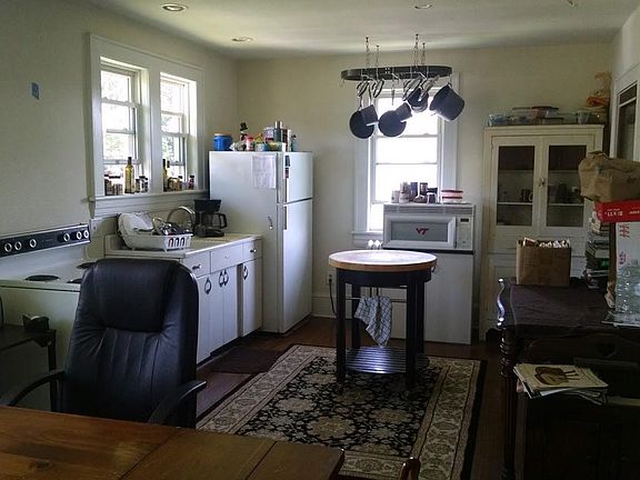 3rd image of 419 Walnut Ave SE