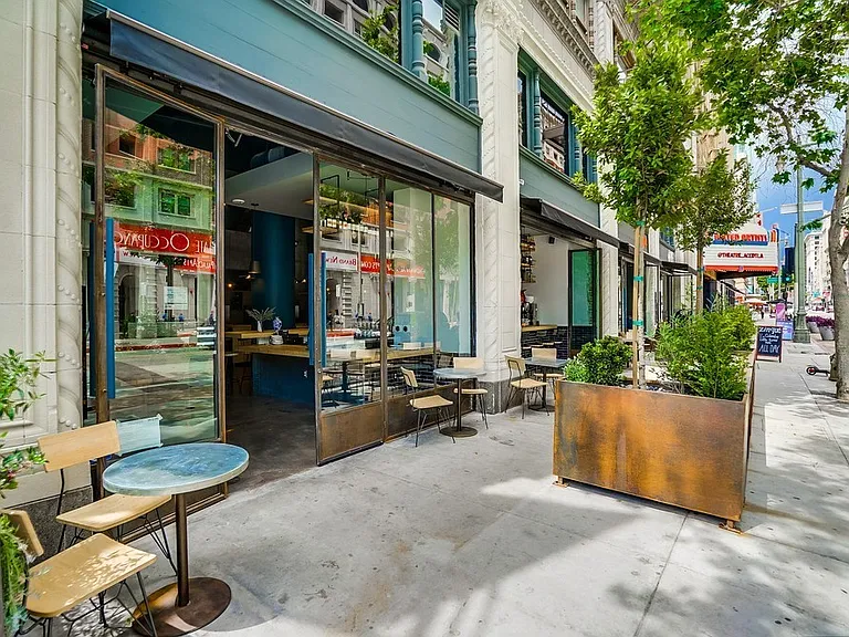 939 S Broadway — Photo 1