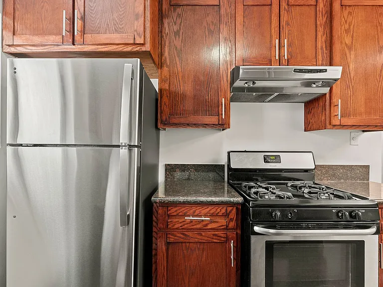 Spacious 2-Bedroom Apartment in Prime Location! One month free — Photo 6