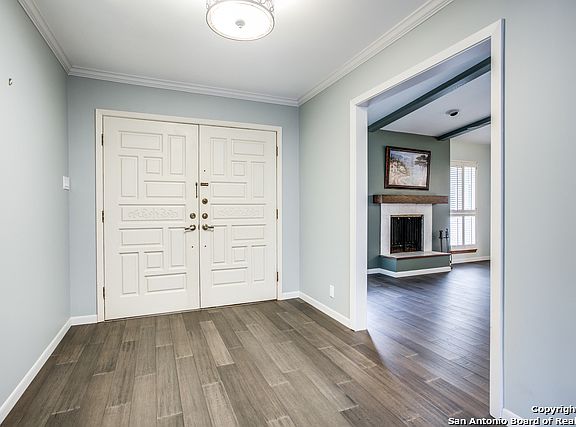 4th image of 305 Lochaven Ln