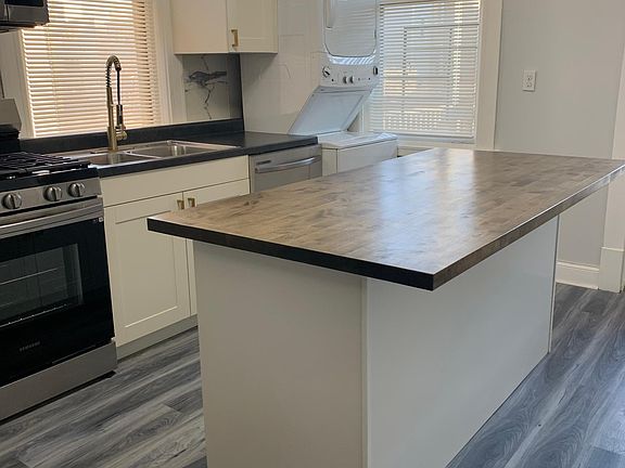 4th image of 2637 W Walton St #2