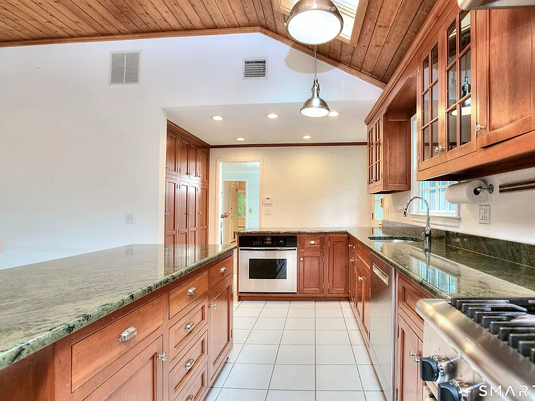 10 Woodcock Ln — Photo 13