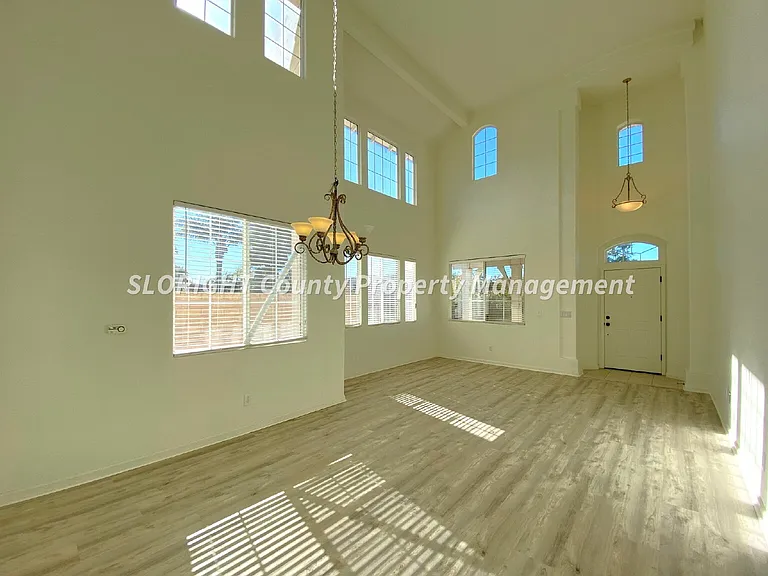 1654 Belmont Ct — Photo 12