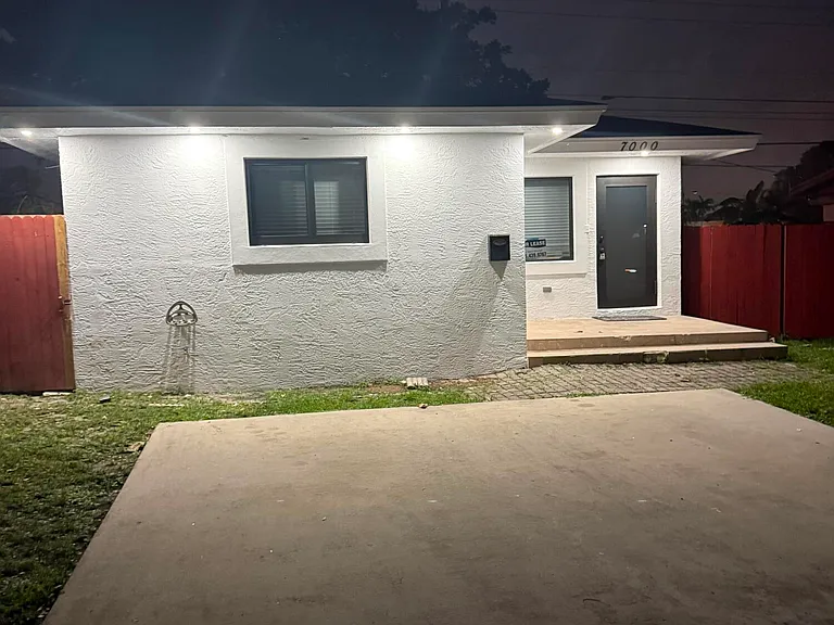 7000 Tyler St — Photo 2